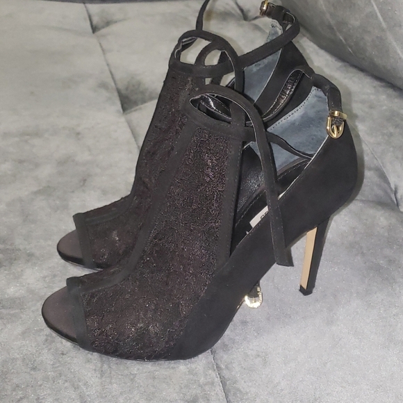 EUC Guess Black High heels shoes size 8.5 - Picture 1 of 5